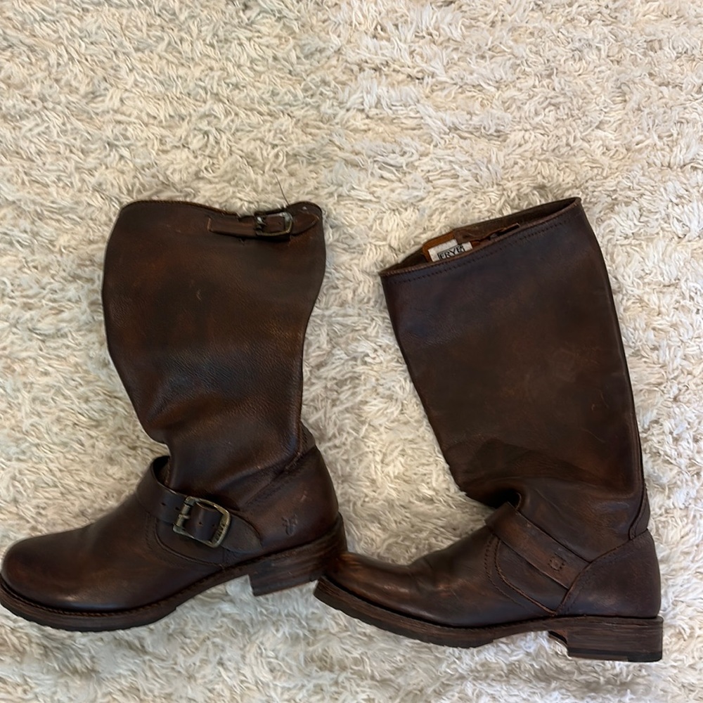 Frye Size 8 brown boots